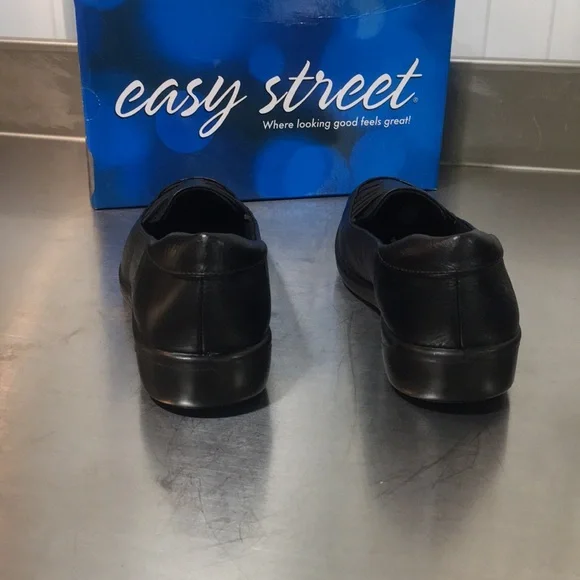 New WB Woman’s Easy Street Women’s Black Slip-On Comfort Loafers - Picture 4 of 5